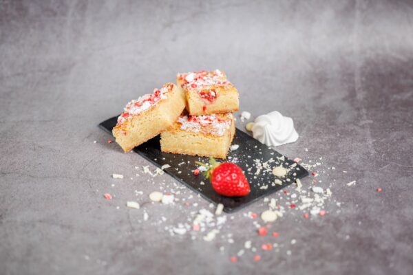 Eton Mess Blondie